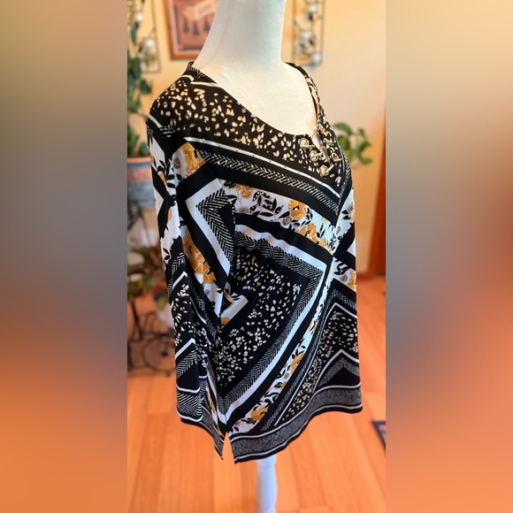 JM Collection Floral Chain Poly Span Tunic Top Black White Gold Toggles Med - Picture 5 of 15